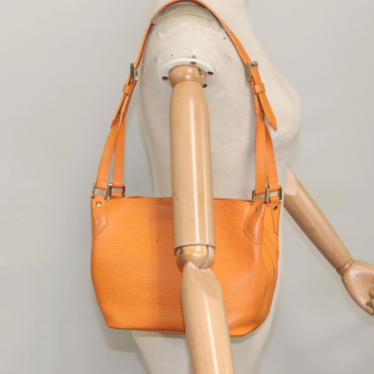 LOUIS VUITTON Epi Mandala PM Shoulder Bag Orange Mandarin M5893H LV 107157