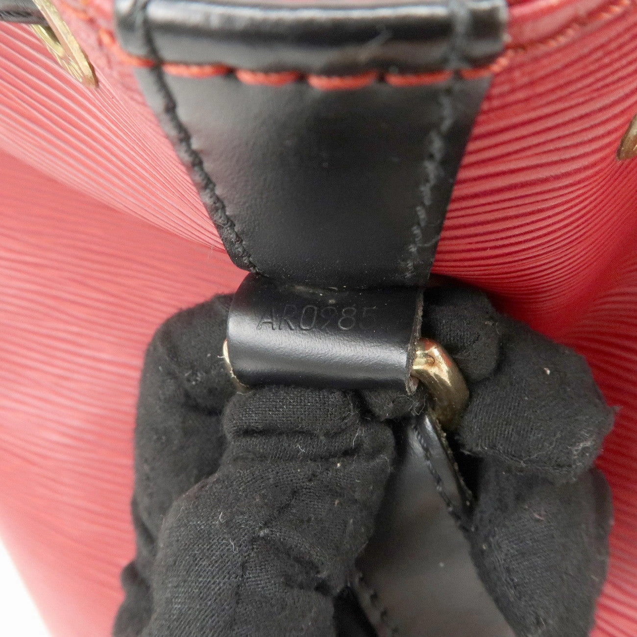 Louis Vuitton Epi Petit Noe Shoulder Bag Noir Castilian Red M44172