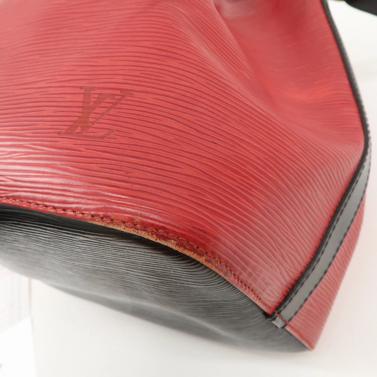 Louis Vuitton Epi Petit Noe Shoulder Bag Noir Castilian Red M44172