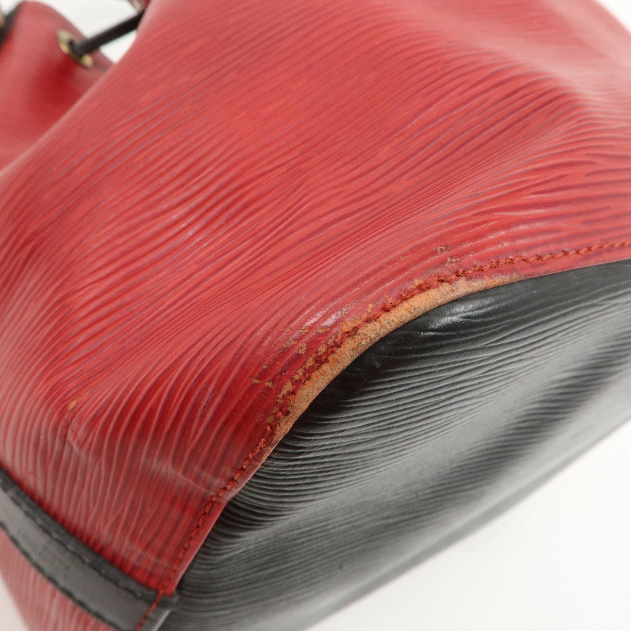 Louis Vuitton Epi Petit Noe Shoulder Bag Noir Castilian Red M44172