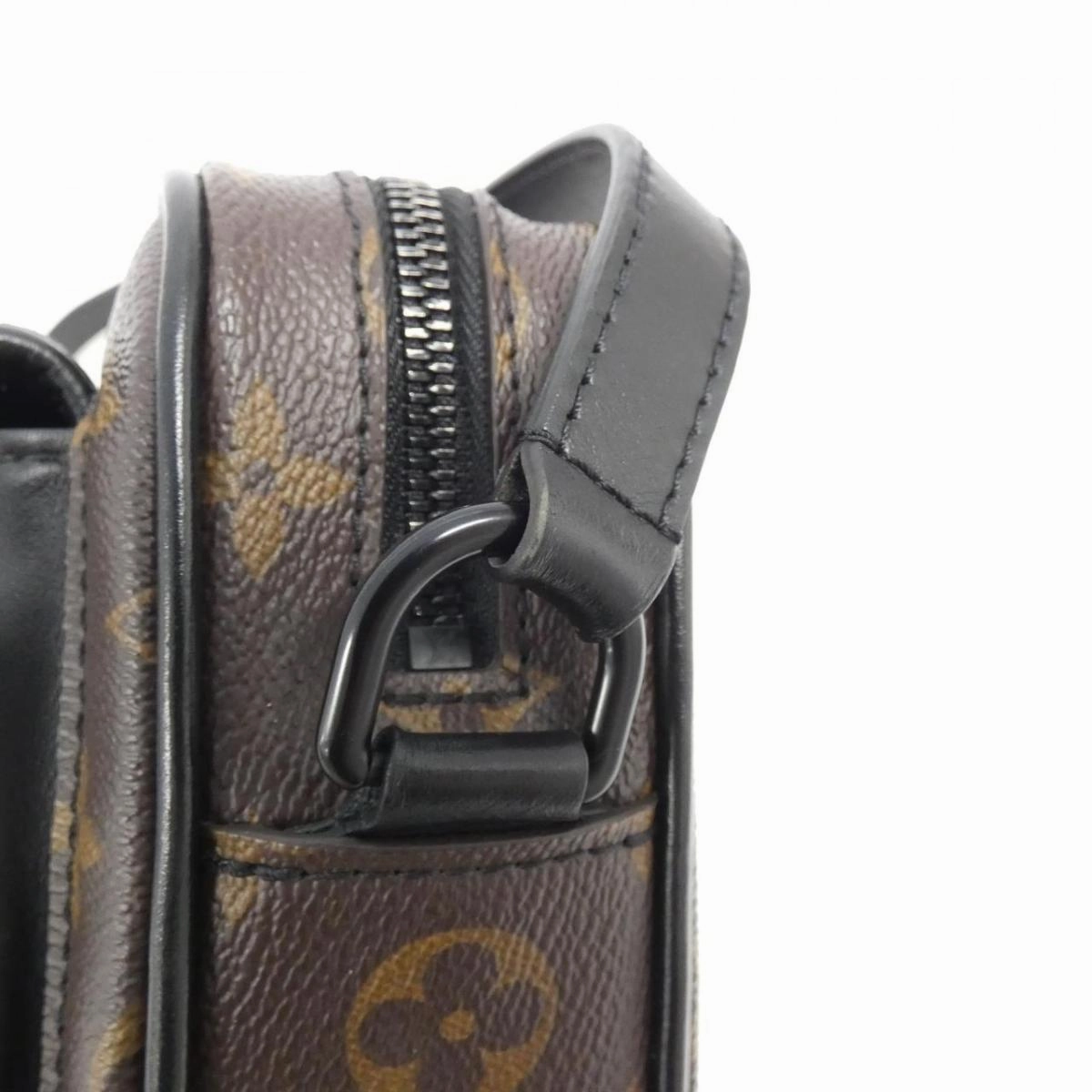 Louis Vuitton Monochromatic MacArthur Christopher Wearable Wallet M69404 Shoulder Bag