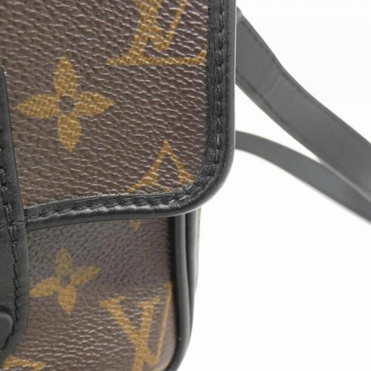 Louis Vuitton Monochromatic MacArthur Christopher Wearable Wallet M69404 Shoulder Bag