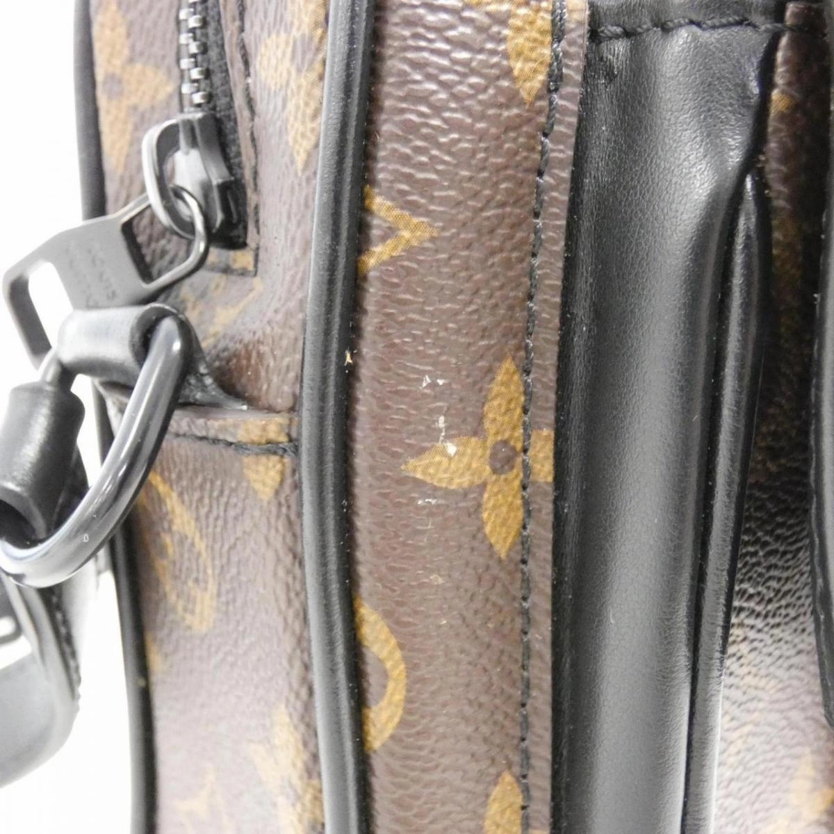 Louis Vuitton Monochromatic MacArthur Christopher Wearable Wallet M69404 Shoulder Bag