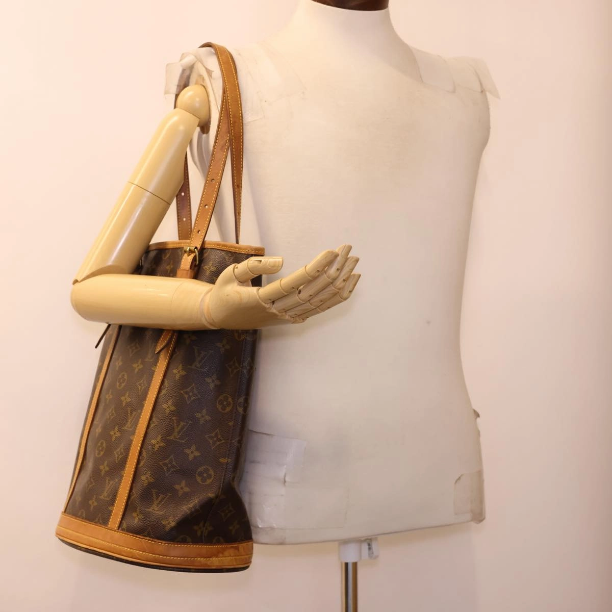 LOUIS VUITTON Monogram Bucket GM Shoulder Bag M42236 LV 40522
