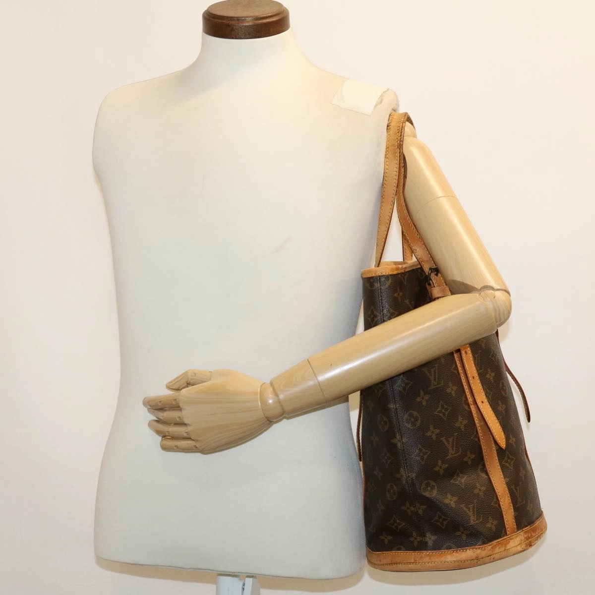 LOUIS VUITTON Monogram Bucket GM Shoulder Bag Vintage M42236 LV 39786