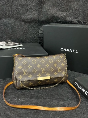 Louis Vuitton Monogram Favorite Crossbody Bag Brown Canvas