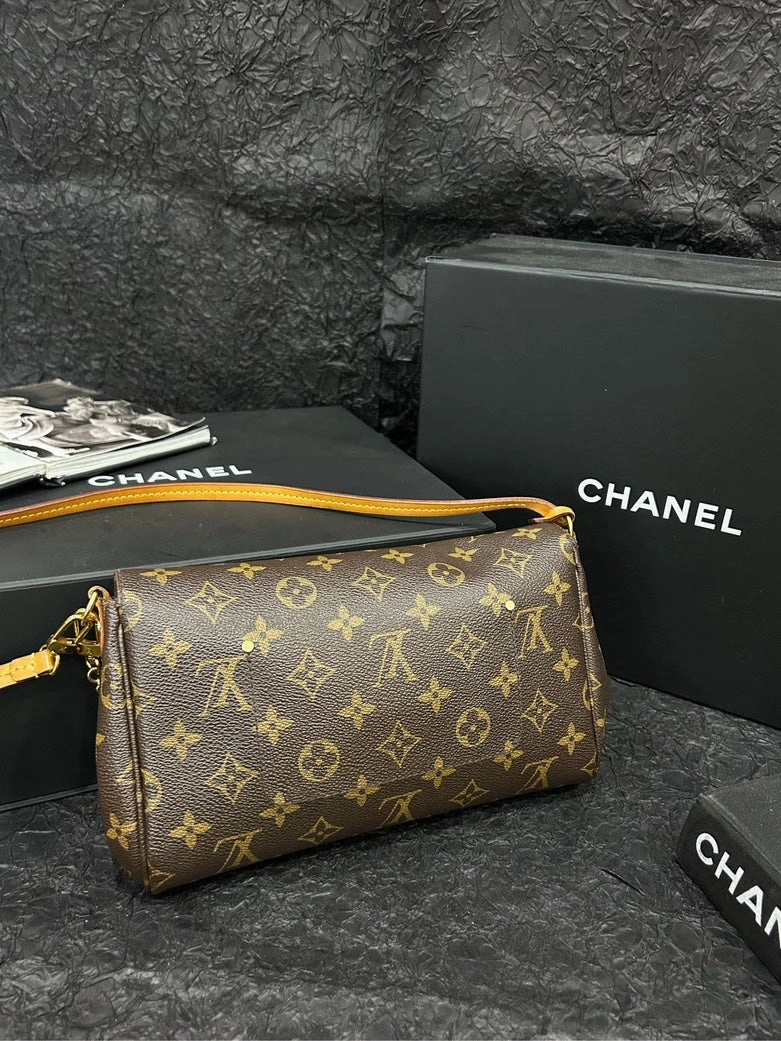 Louis Vuitton Monogram Favorite Crossbody Bag Brown Canvas