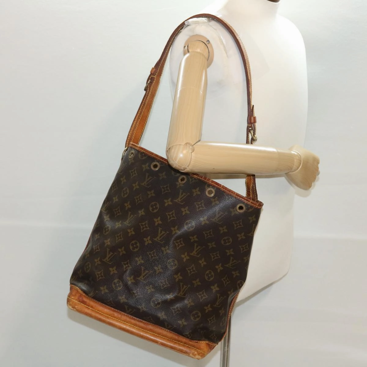 LOUIS VUITTON Monogram Noe Shoulder Bag M42224 LV 39809