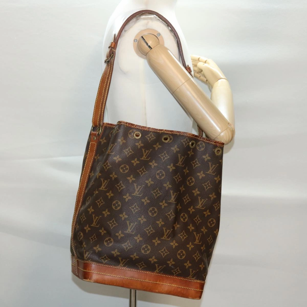 LOUIS VUITTON Monogram Noe Shoulder Bag M42224 LV bs4979
