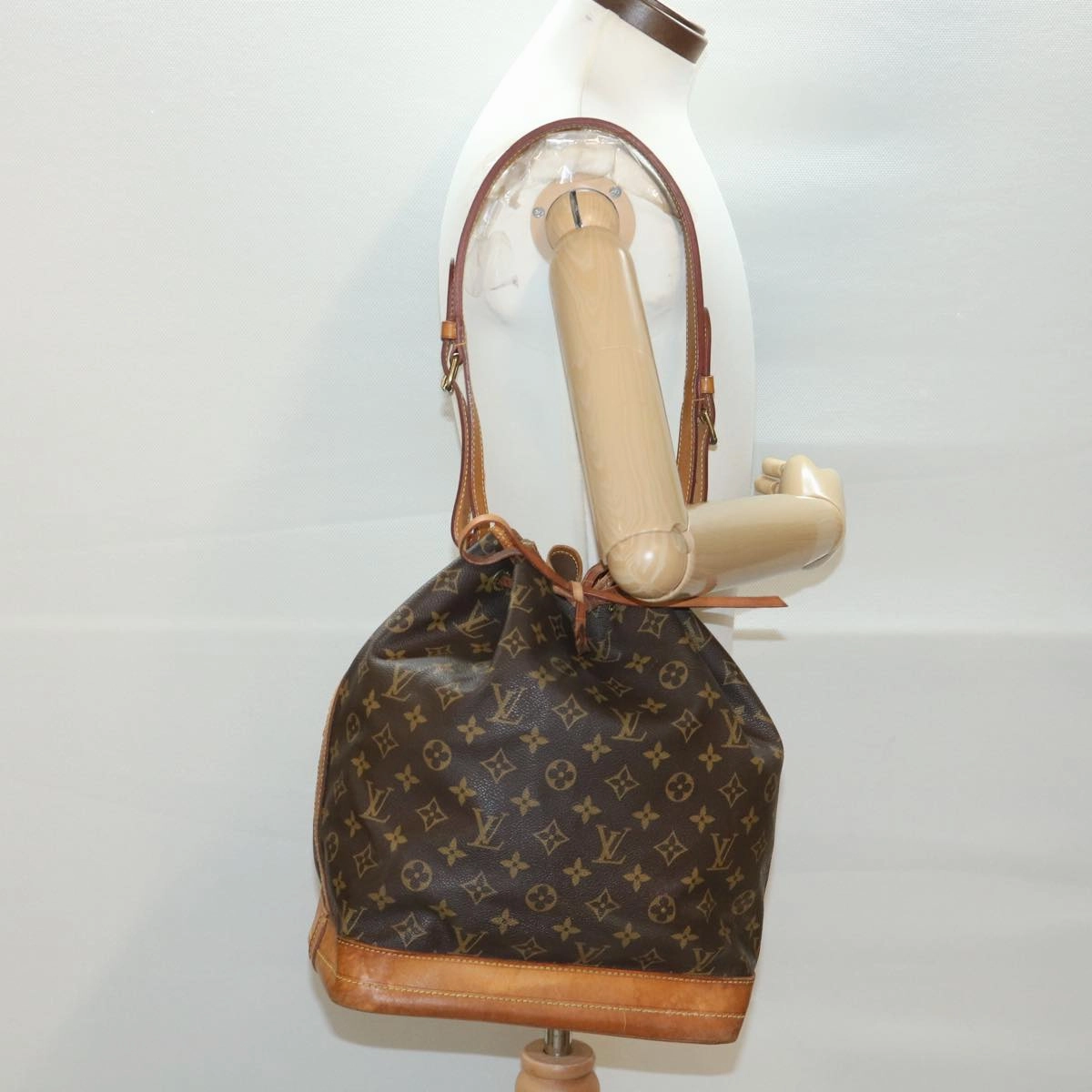 LOUIS VUITTON Monogram Noe Shoulder Bag M42224 LV rd4548