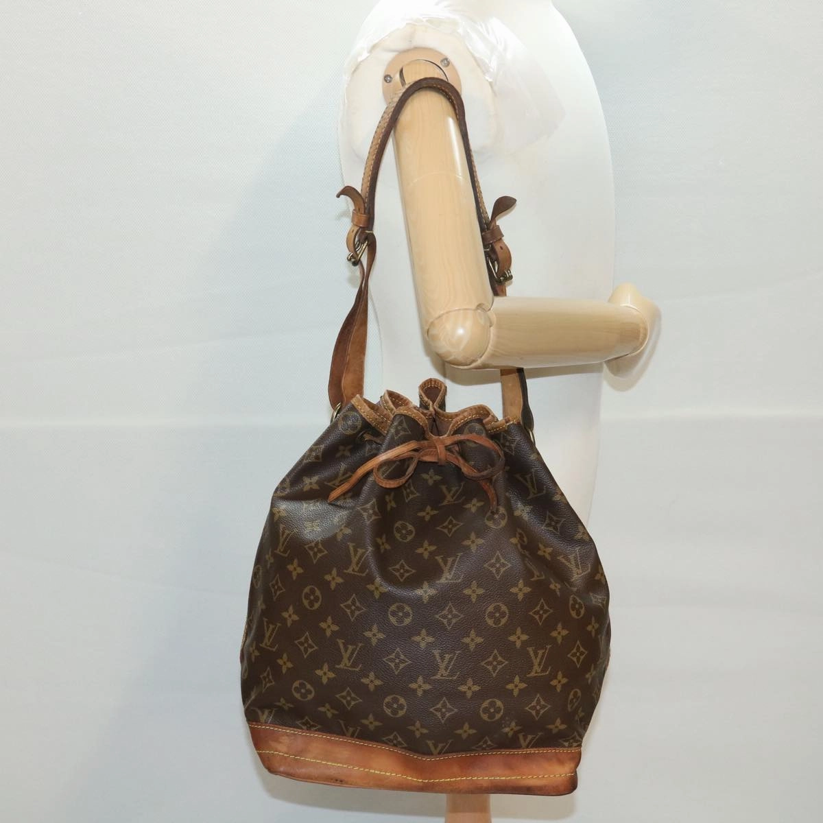 LOUIS VUITTON Monogram Noe Shoulder Bag M42224 LV rd4653