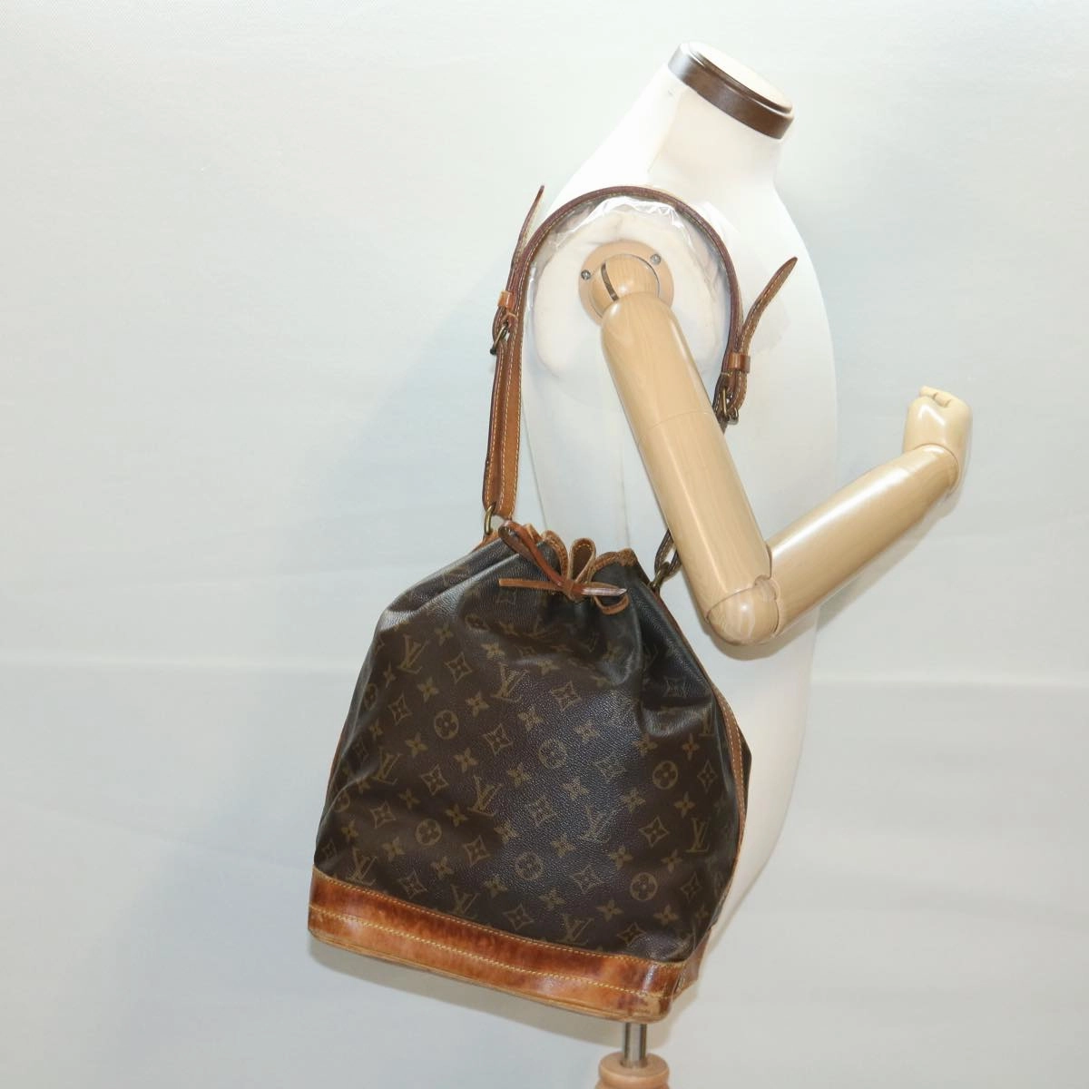 LOUIS VUITTON Monogram Noe Shoulder Bag M42224 LV rd4660
