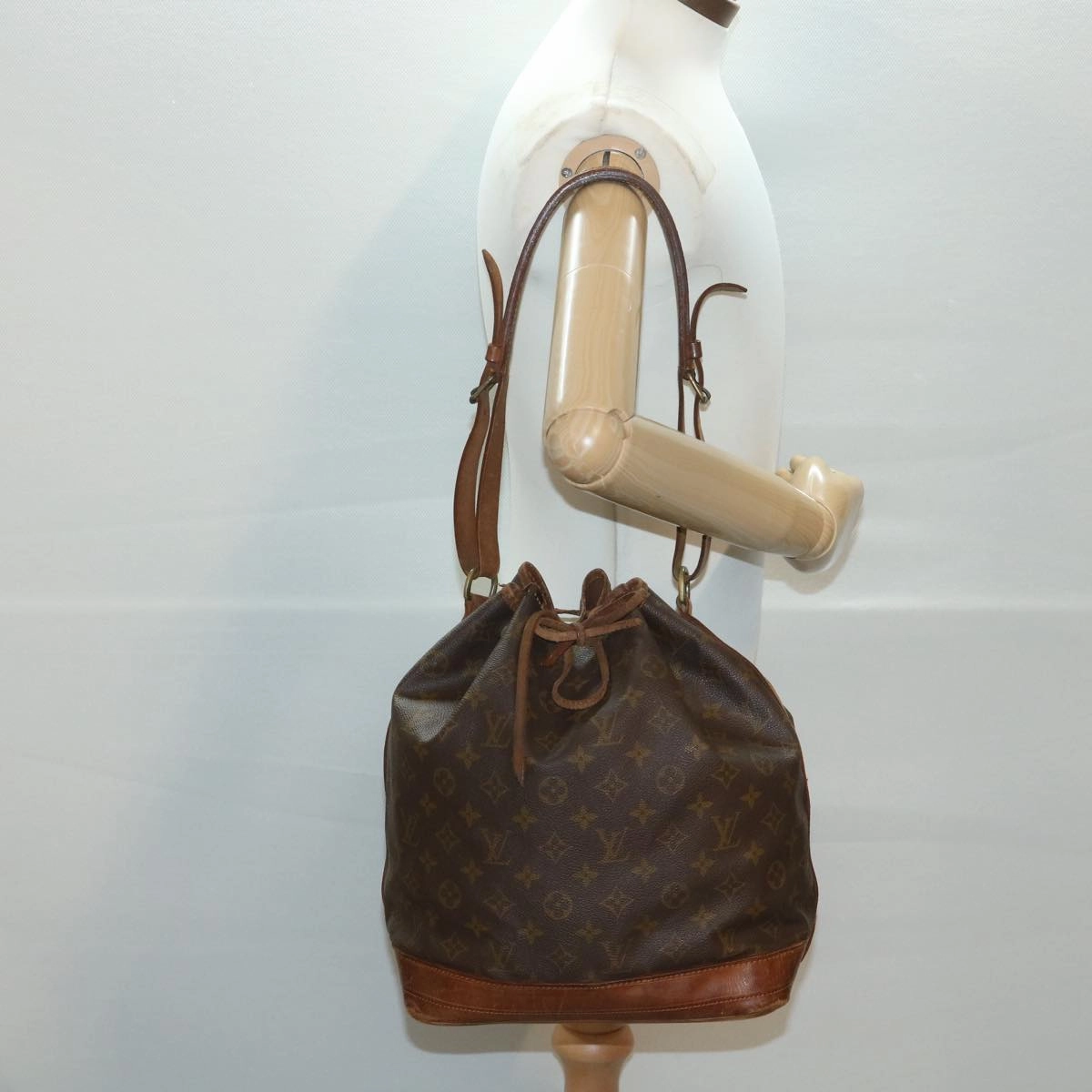 LOUIS VUITTON Monogram Noe Shoulder Bag Vintage M42224 LV rd4483
