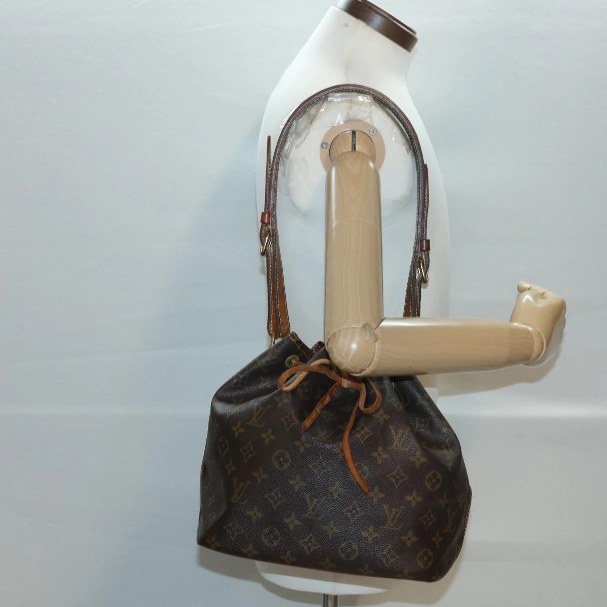 LOUIS VUITTON Monogram Petit Noe Shoulder Bag M42226 LV 38539