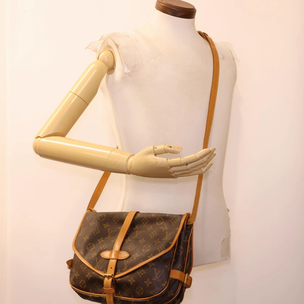 LOUIS VUITTON Monogram Saumur 30 Shoulder Bag M42256 LV yk6438