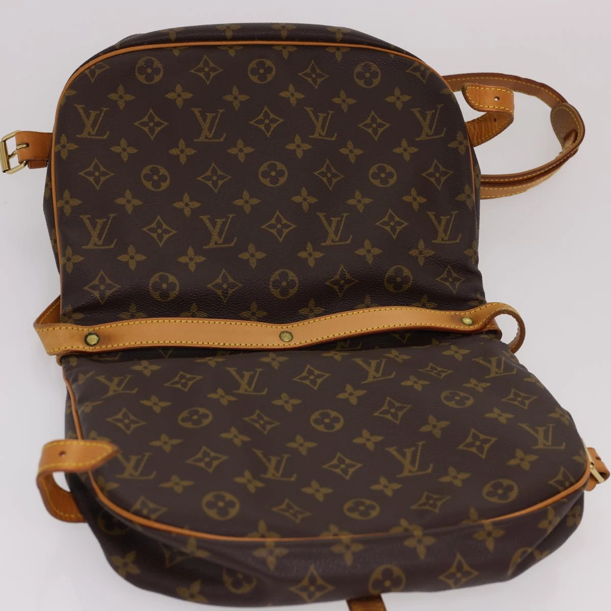 LOUIS VUITTON Monogram Saumur 30 Shoulder Bag M42256 LV yk6438
