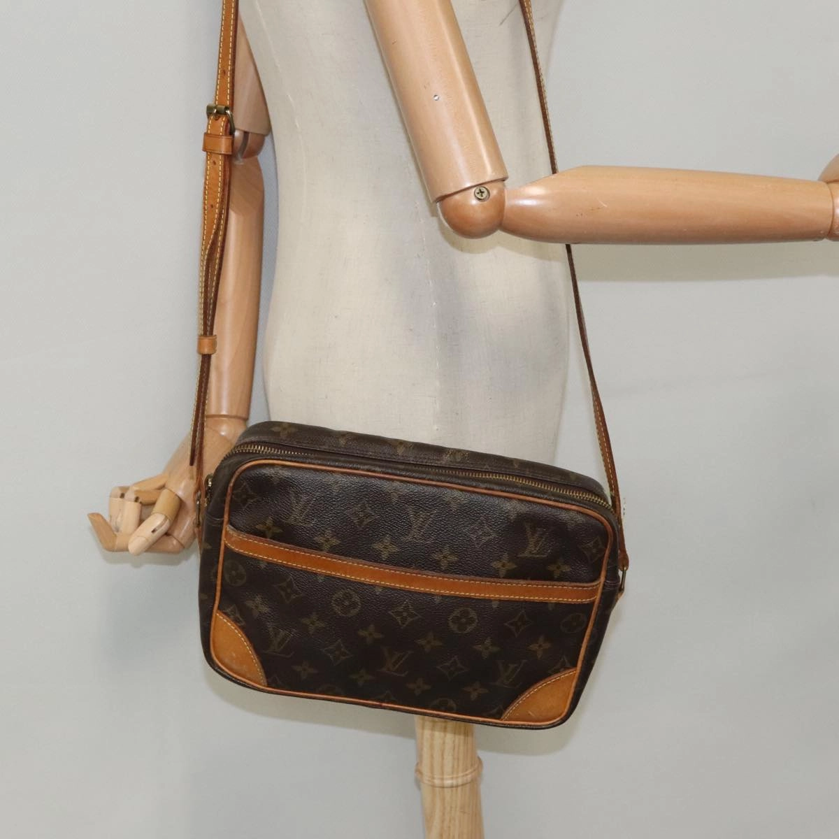 LOUIS VUITTON Monogram Trocadero 25 Shoulder Bag M51276 LV 98060
