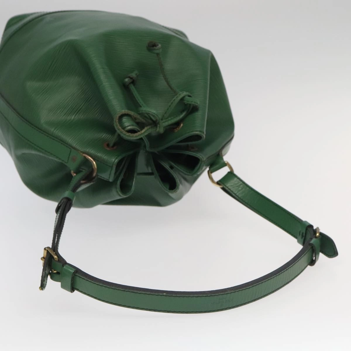 Louis Vuitton Noe Green Leather Shoulder Bag