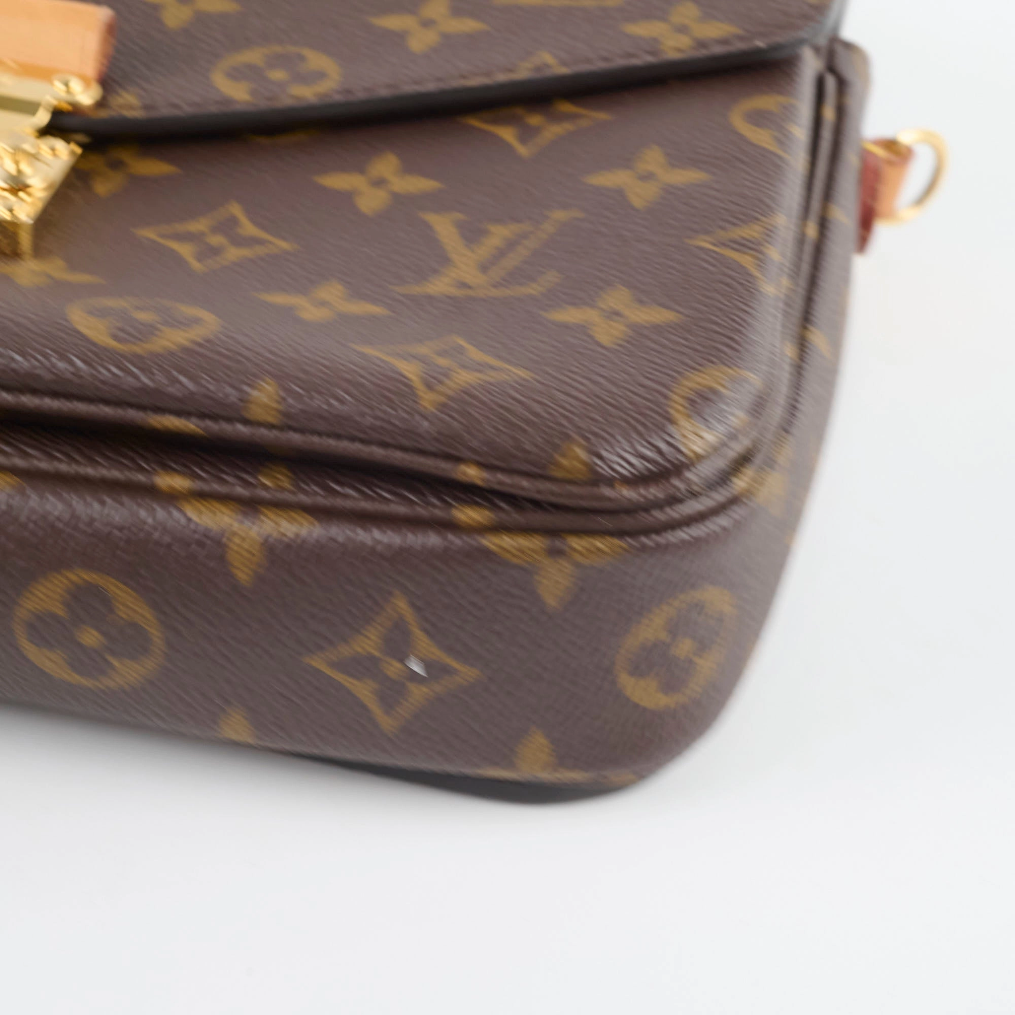Louis Vuitton Pochette Metis Monogram