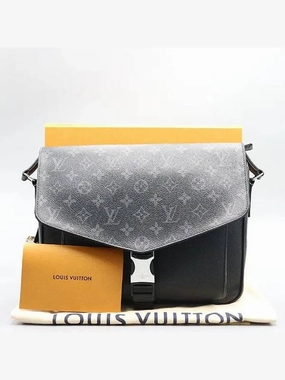 M30746 Crossbody Bag