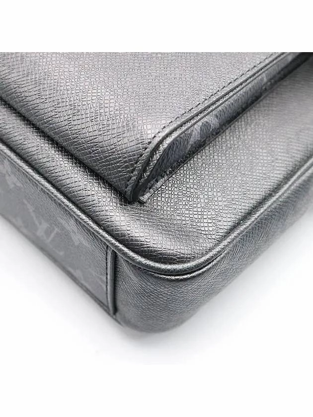 M30746 Crossbody Bag