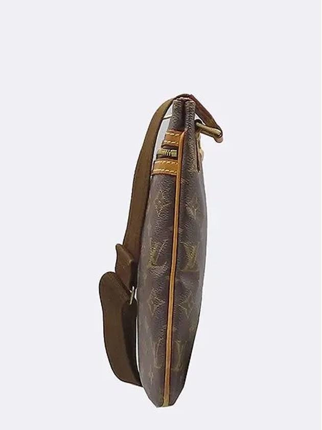 M40044 Crossbody Bag