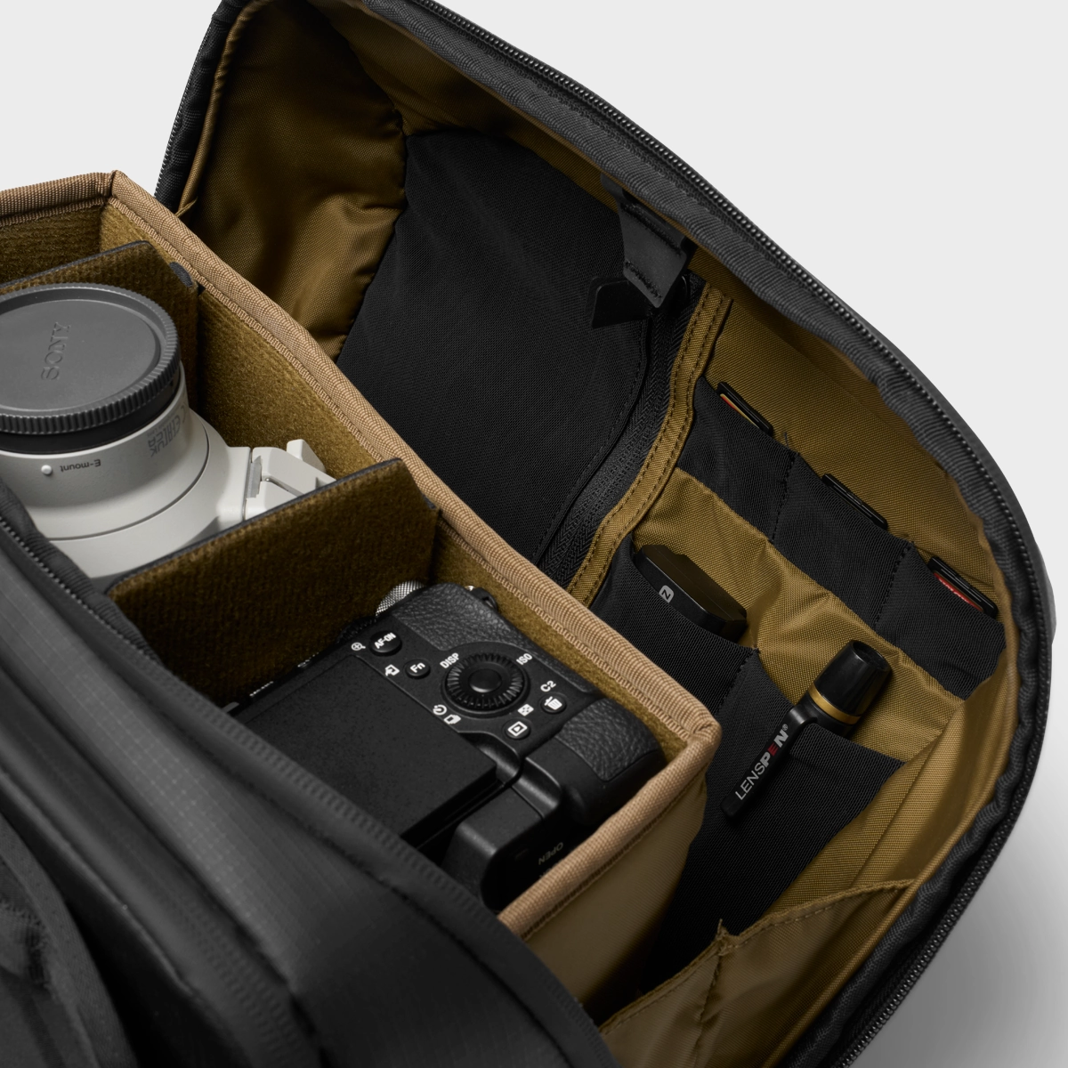 McKinnon Camera Messenger 13L