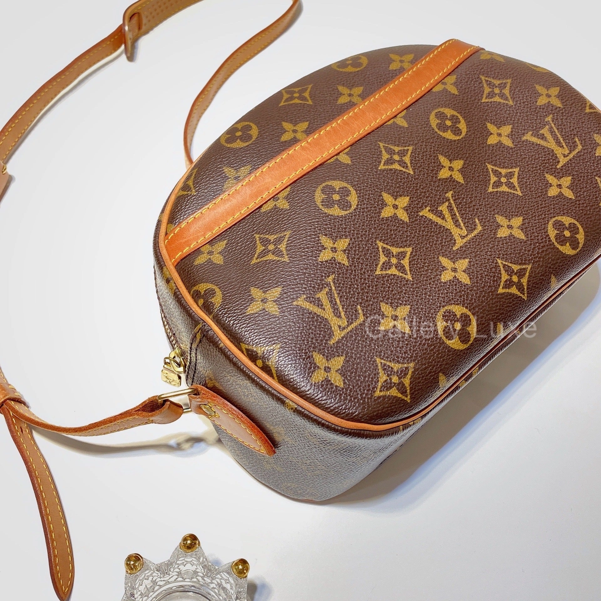 No.2734-Louis Vuitton Blois Crossbody Bag