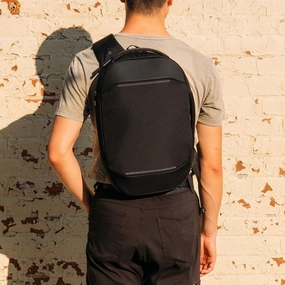 Nomatic Navigator Sling 10L