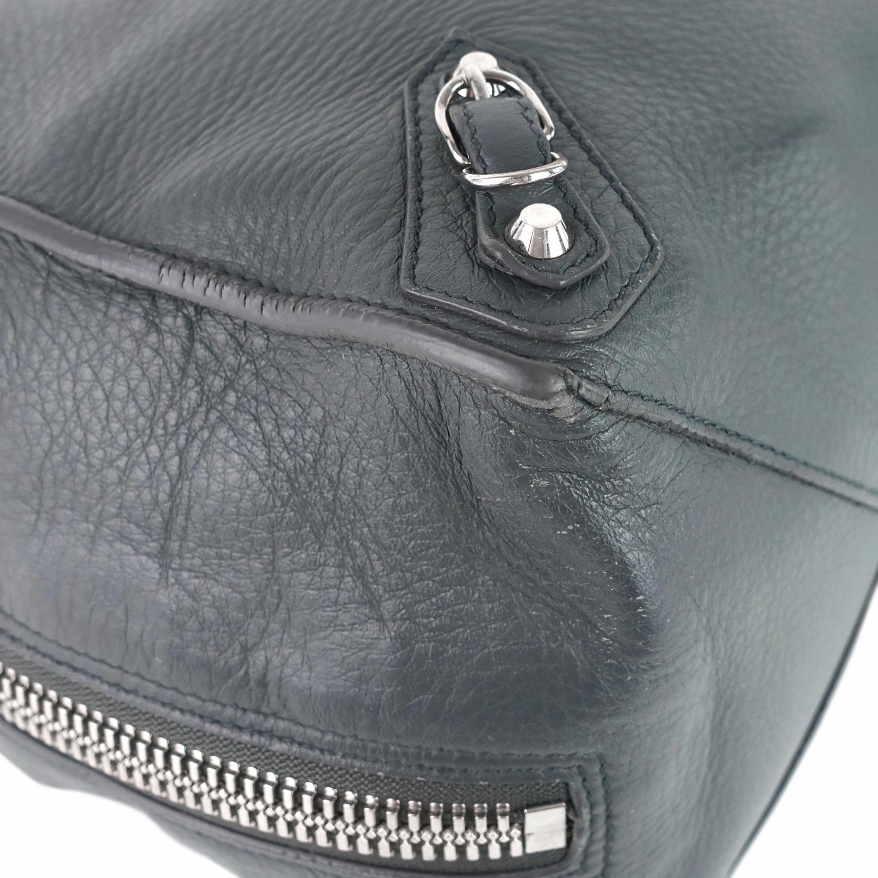 Papier A4 Medium Classic Stud Agneau Leather Bag