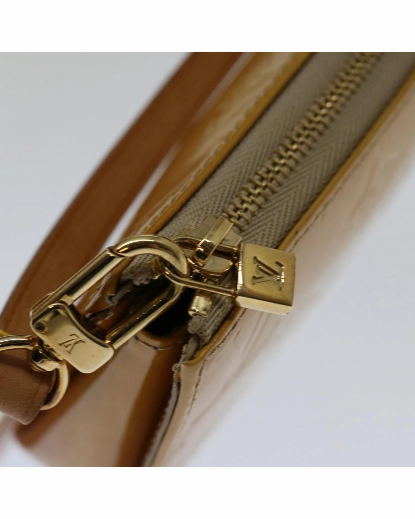 Pochette Monogram Vernis Shoulder Bag