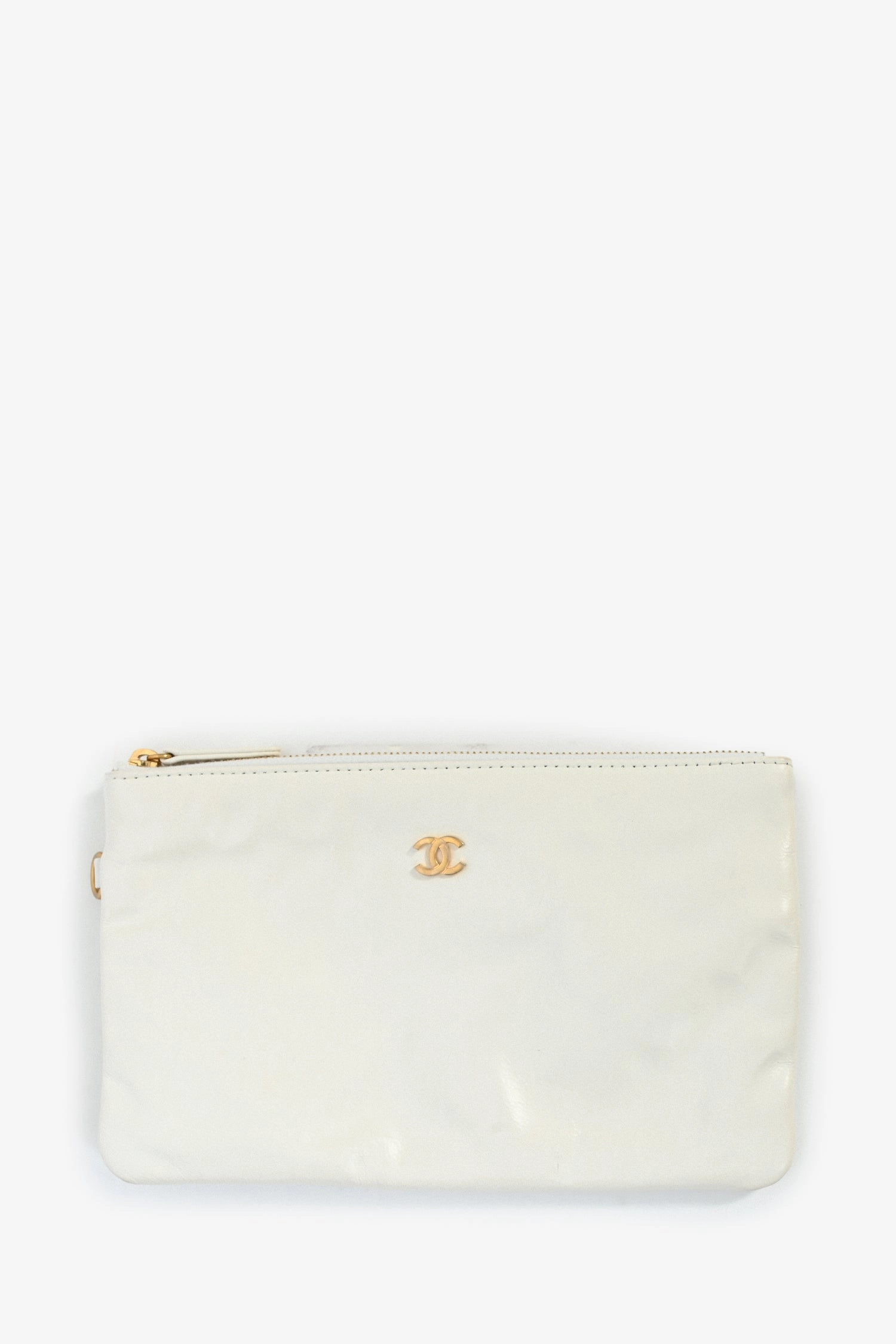 Pre-Loved Chanel White Leather Small Chanel 22 Shoulder Bag
