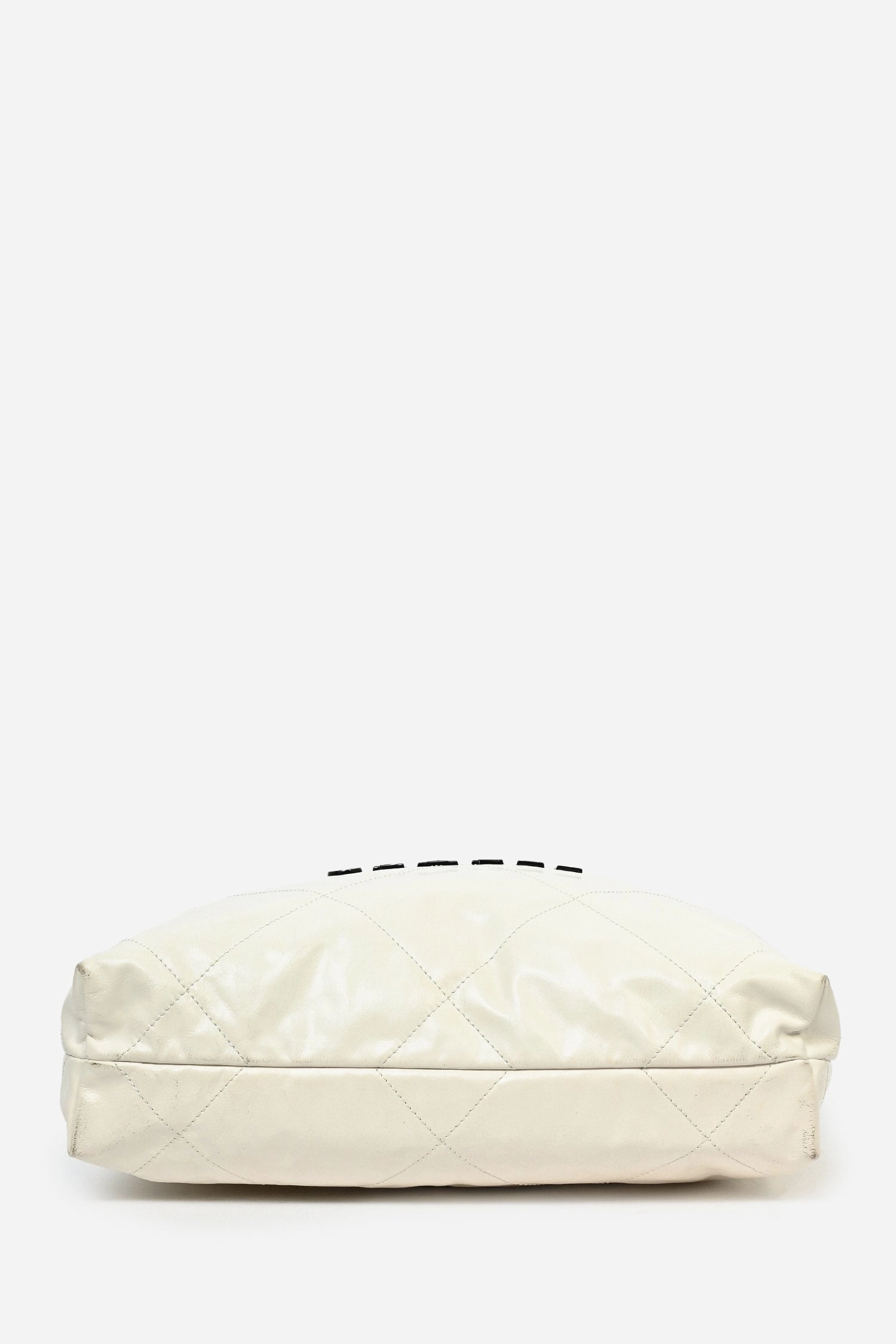 Pre-Loved Chanel White Leather Small Chanel 22 Shoulder Bag