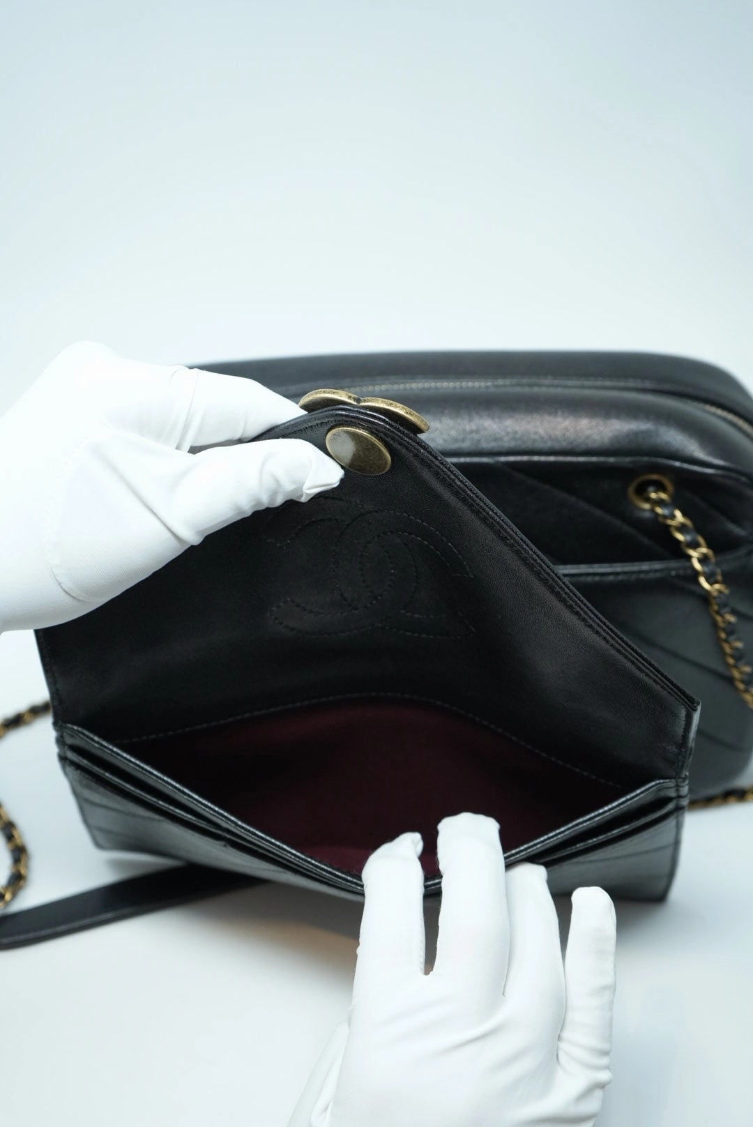 Pre-Owned Chanel Black Camera Crossbody/Shoulder Bag