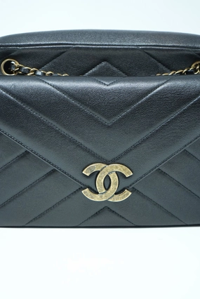 Pre-Owned Chanel Black Camera Crossbody/Shoulder Bag