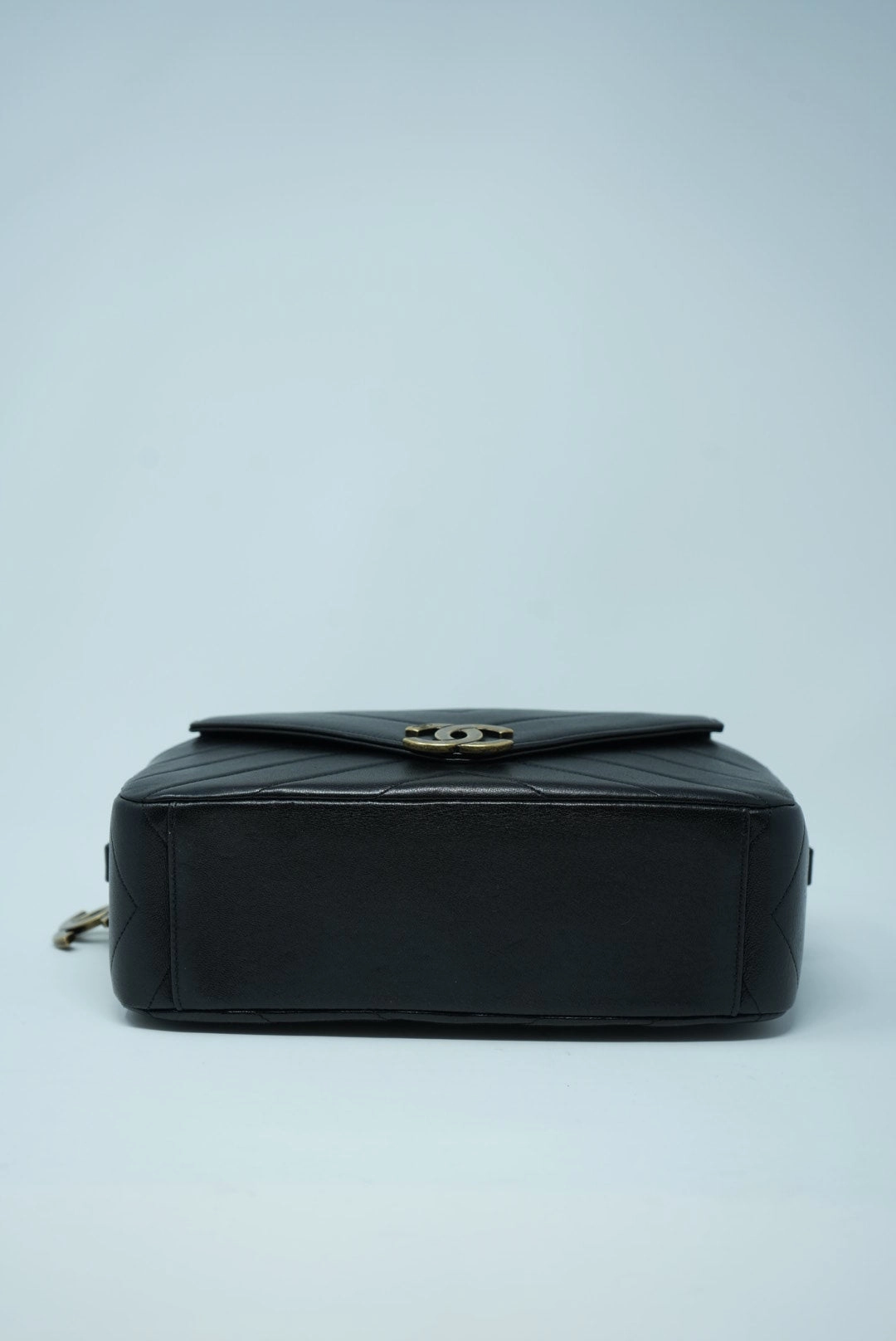 Pre-Owned Chanel Black Camera Crossbody/Shoulder Bag