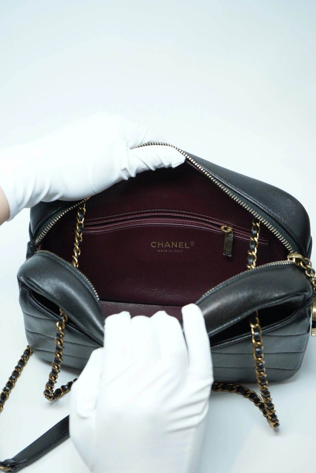 Pre-Owned Chanel Black Camera Crossbody/Shoulder Bag