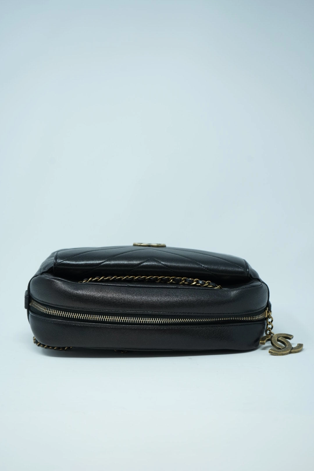 Pre-Owned Chanel Black Camera Crossbody/Shoulder Bag