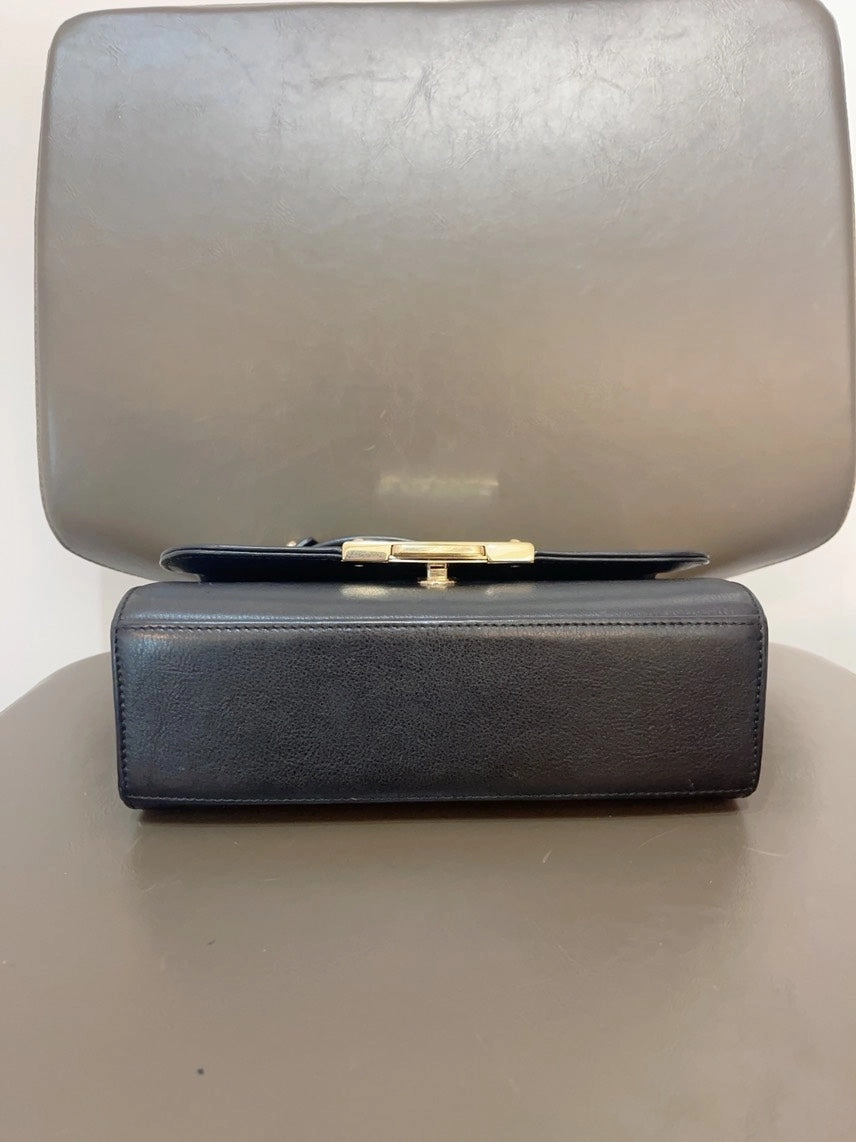 Preloved Chanel Passenger Bag Small Black Leather Shoulder Bag