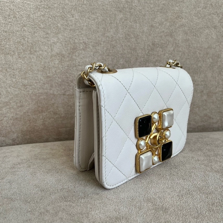 Preloved Chanel Vintage Quilted Crossbody Bag White Leather Medium