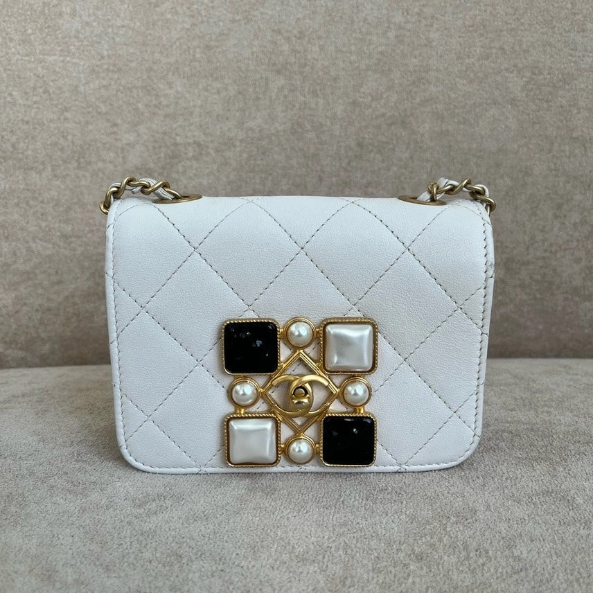 Preloved Chanel Vintage Quilted Crossbody Bag White Leather Medium