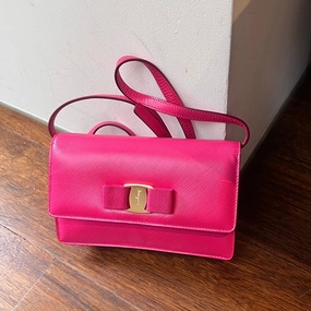 Preloved Ferragamo Vera Leather Crossbody Bag AG275 in Pink