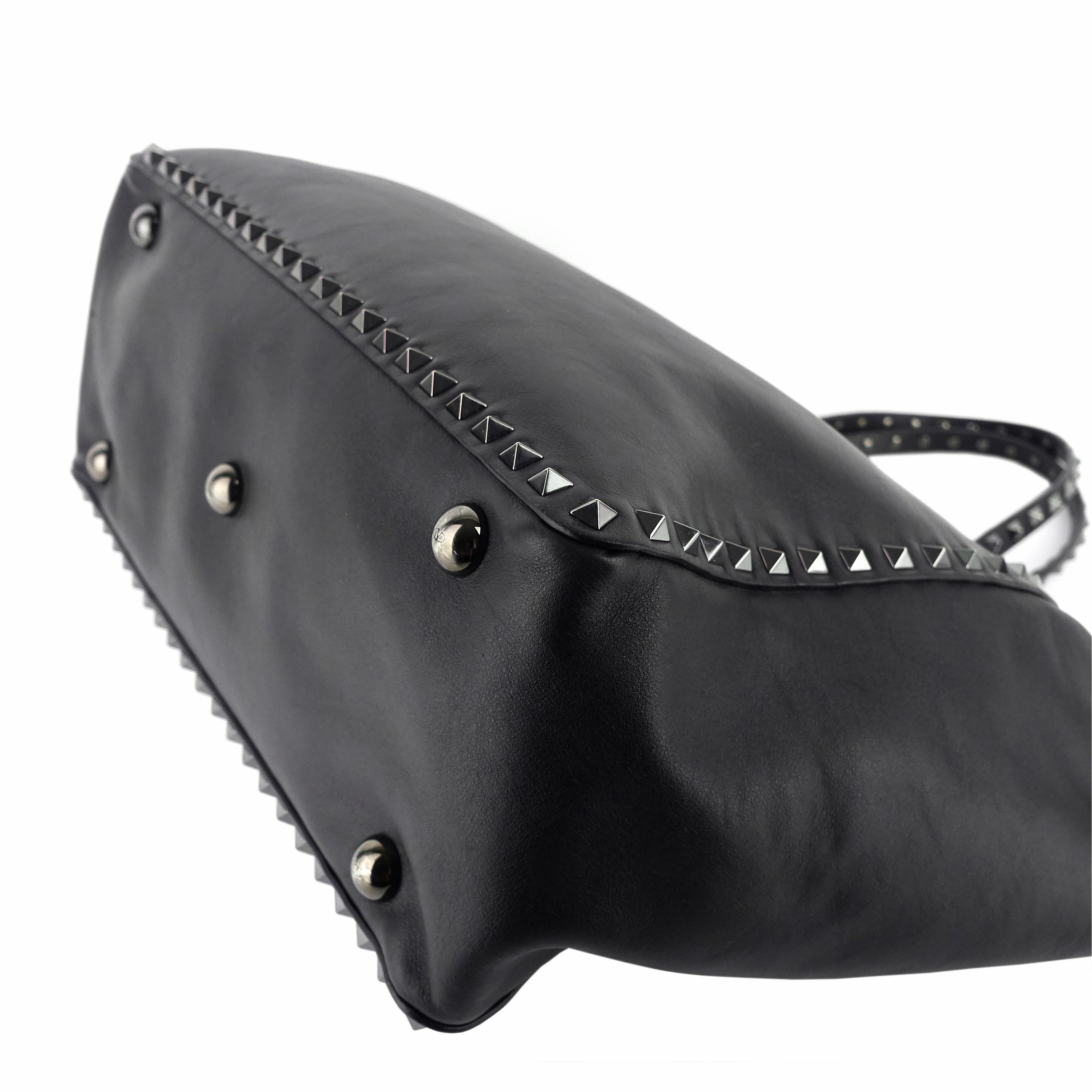 Rockstud Medium Calfskin Leather Bag