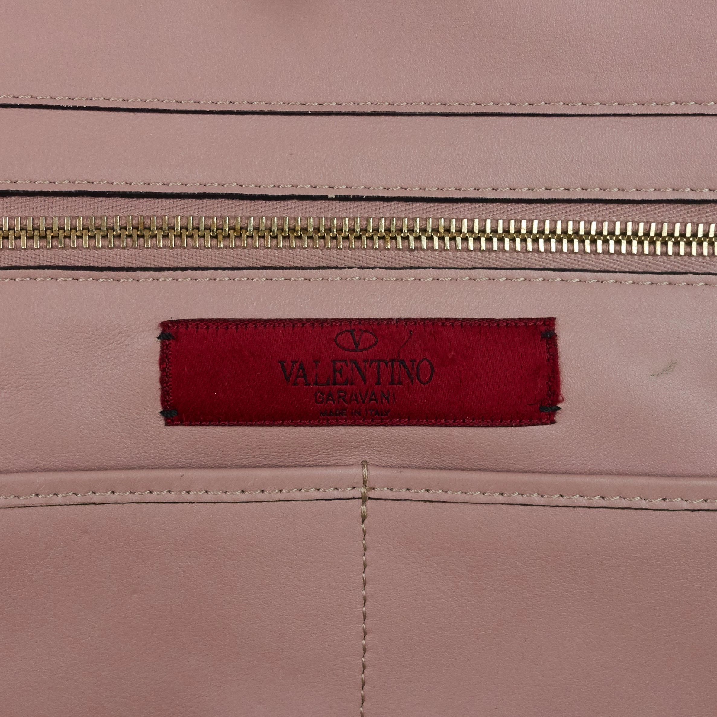 Rockstud Medium Poudre Calfskin Bag