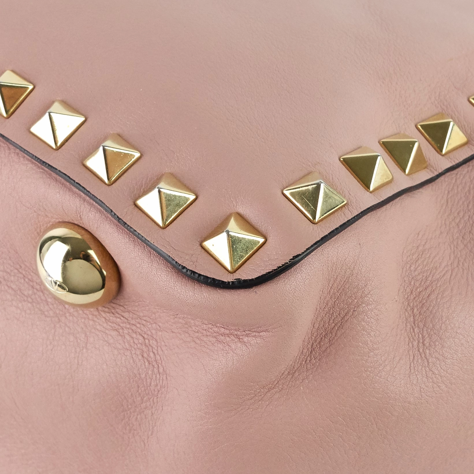 Rockstud Medium Poudre Calfskin Bag