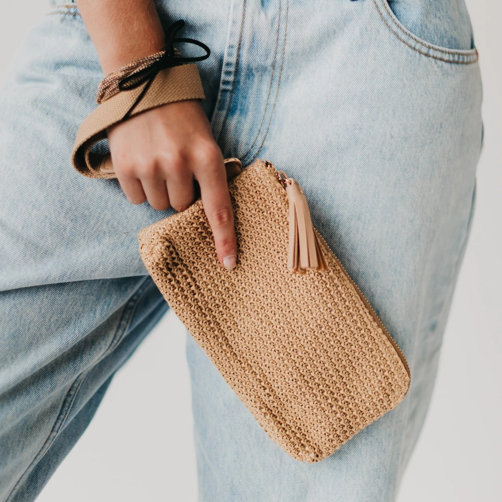 Rome Raffia Clutch Card Holder Wristlet