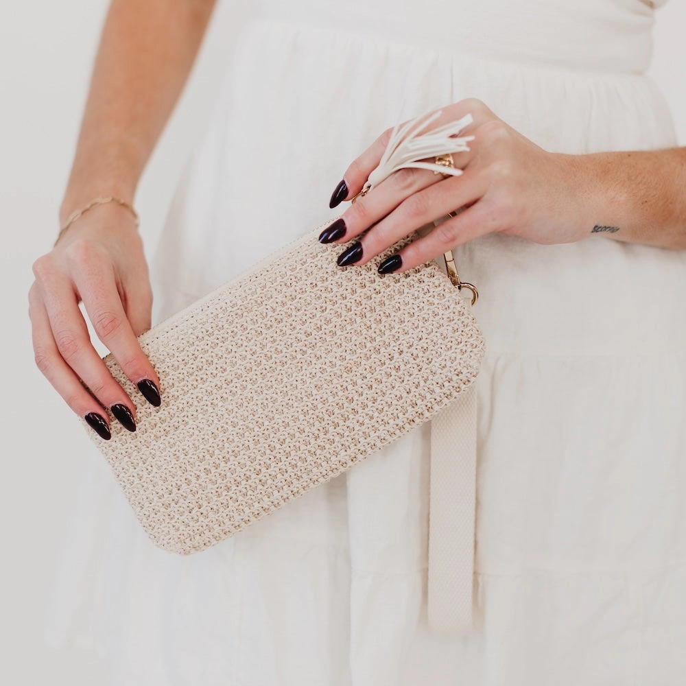 Rome Raffia Clutch Card Holder Wristlet