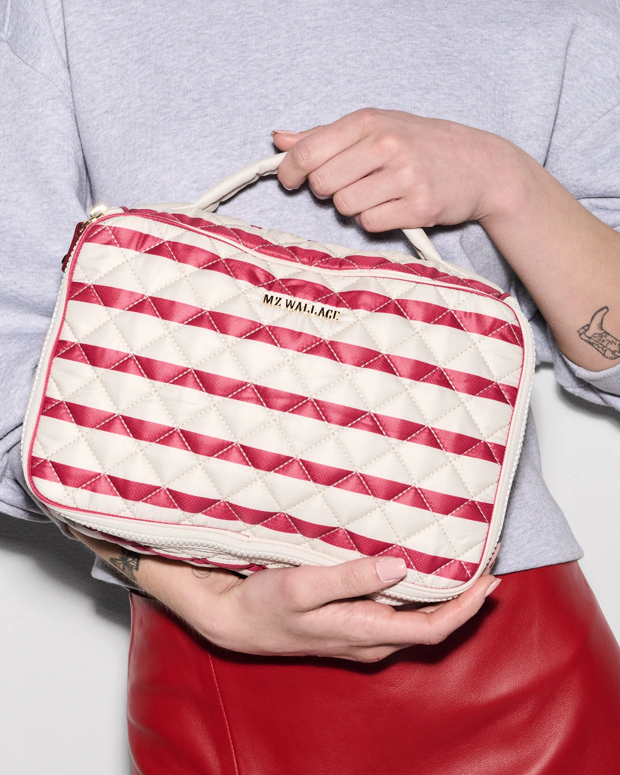 Sanshell/Apple Charter Stripe Zip Round Cosmetic