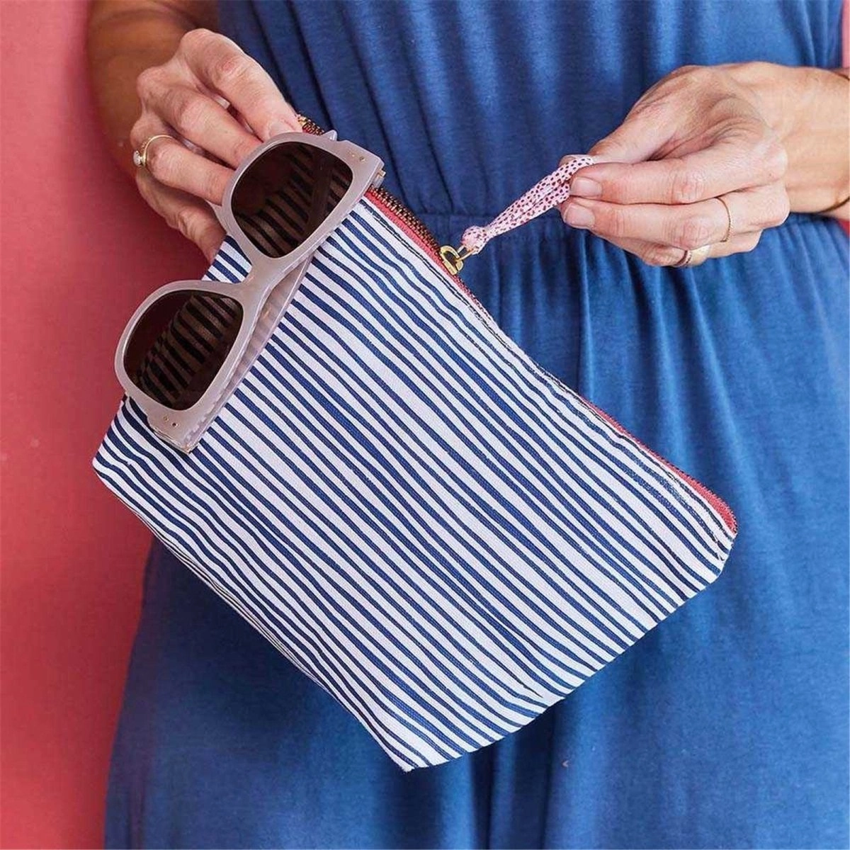 Suri Navy Pouch Medium