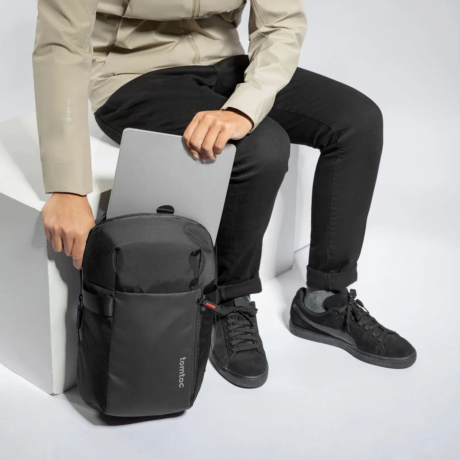 Tomtoc Explorer T24 Laptop Messenger Bag 14-inch